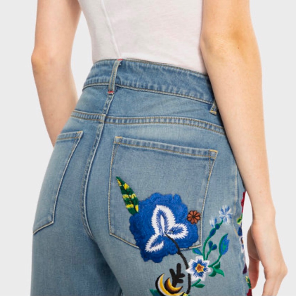 Alice + Olivia Ryley Low Rise Floral Bell Jeans - Picture 4 of 4